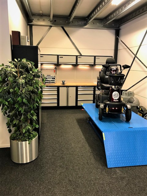 Foto werkplaats premium Excel Galaxy Dealer Scootmobiel Rijnmond